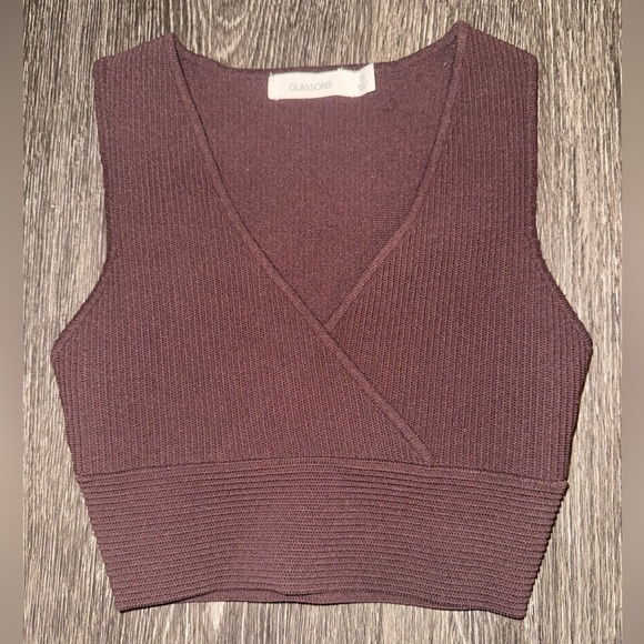 Glassons V-Neck Ribbed Crop Top - Picture 2 of 10